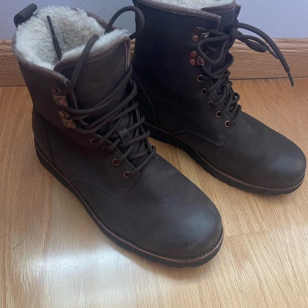 UGG Hannen Men’s Waterproof Shearling Winter Boots size 9